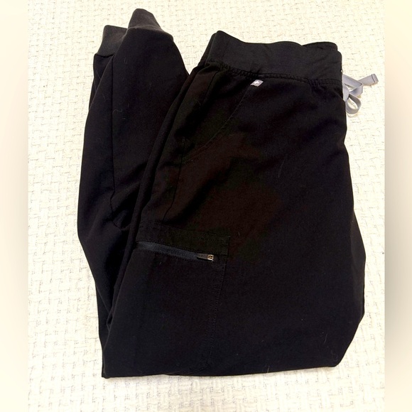 FIGS women’s Zamora joggers scrub pants. Medium, black.  Excellent condition! - Picture 1 of 5